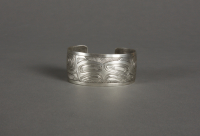 Haida%20artist%2C%20%3Cb%3E%3Ci%3E%20Bracelet%3C%2Fi%3E%3C%2Fb%3E%2C%201910%2F1920%2C%20silver%2C%20The%20Elizabeth%20Cole%20Butler%20Collection%2C%20no%20known%20copyright%20restrictions%2C%202009.1.3
